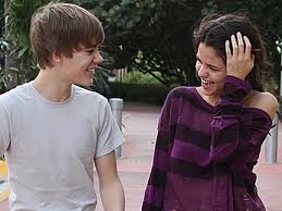 justin and selena is happy